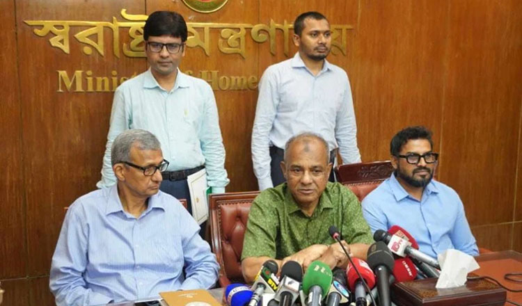 ১২ ঘণ্টার মধ্যে কোরবানির বর্জ্য অপসারণ করা হবে : স্বরাষ্ট্র উপদেষ্টা