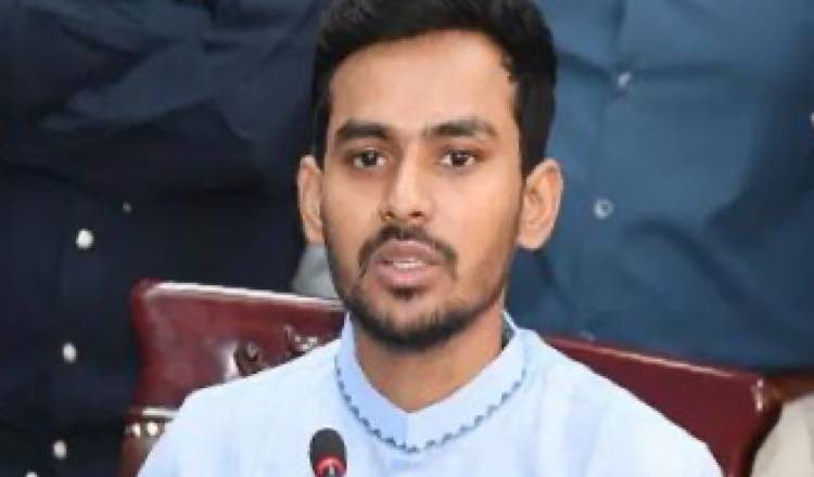 ষড়যন্ত্রে জড়িত কাউকেই ছাড় দেওয়া হবে না : উপদেষ্টা আসিফ মাহমুদ