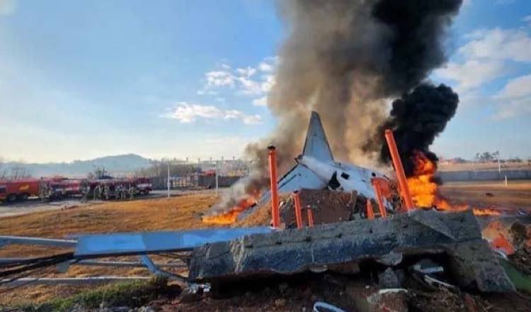 বিমান দুর্ঘটনায় মৃতের সংখ্যা বেড়ে  ৯৬ দাঁড়িয়েছে দক্ষিণ কোরিয়ায়: দমকল বিভাগ