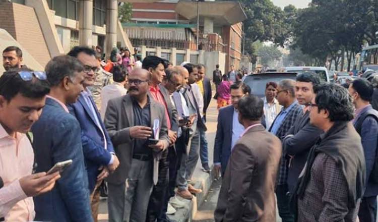 বাংলাদেশ সচিবালয়ে কড়া নিয়ন্ত্রিত প্রবেশাধিকার এবং নিরাপত্তার ব্যবস্থা জোরদার