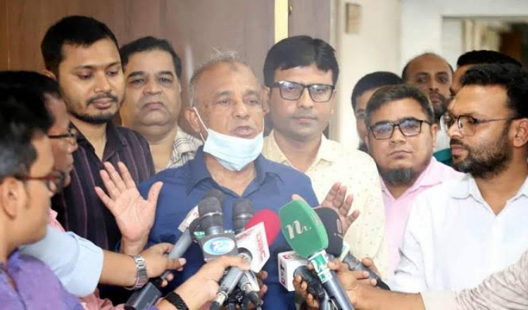 স্বরাষ্ট্র উপদেষ্টা হাসপাতালে আহত পুলিশ সদস্যদের দেখতে গোপালগঞ্জে